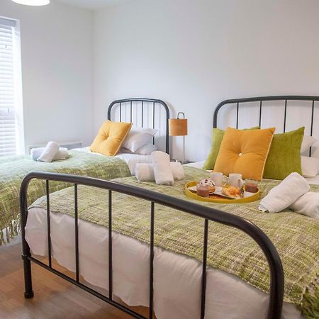 Coopers, Ground Floor Apartment With 2 Bedrooms And 2 Bathrooms Within A Georgian Listed Building 버튼온트렌트 외부 사진