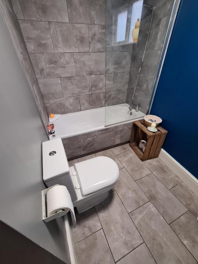 Coopers, Ground Floor Apartment With 2 Bedrooms And 2 Bathrooms Within A Georgian Listed Building 버튼온트렌트 외부 사진