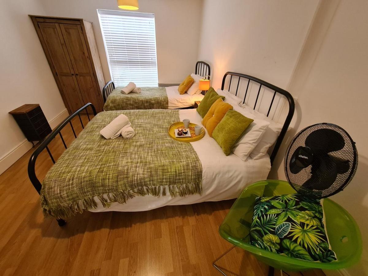 Coopers, Ground Floor Apartment With 2 Bedrooms And 2 Bathrooms Within A Georgian Listed Building 버튼온트렌트 외부 사진
